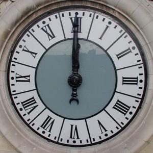 Glazed external clock and mechanism